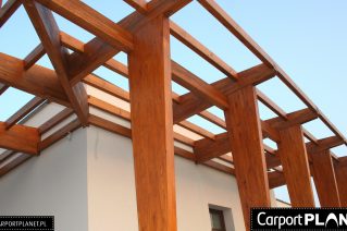 Konstrukcja dachu z drewna klejonego